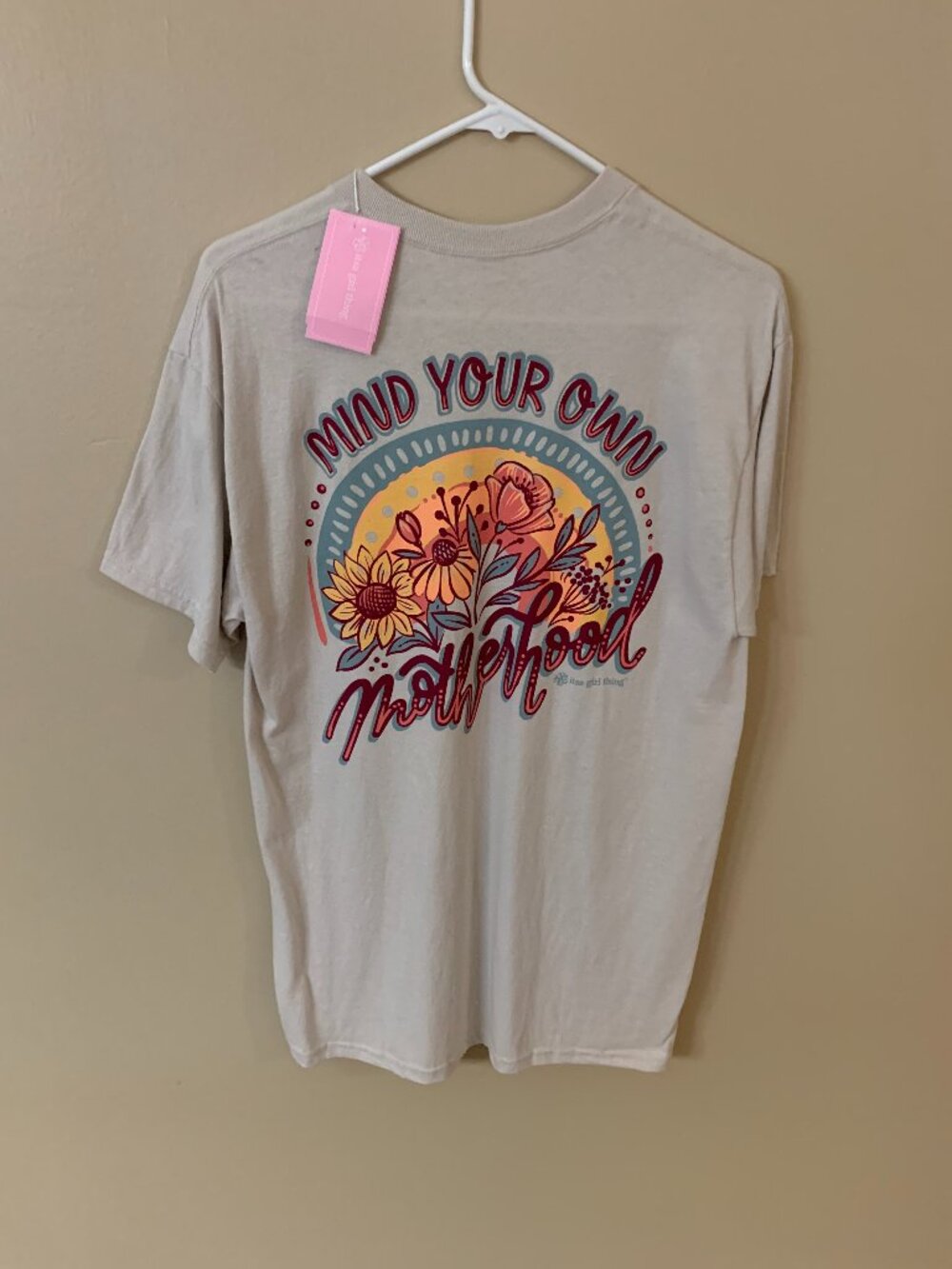 ITSA GIRL THING Tee Shirt Size-- MD  NWT